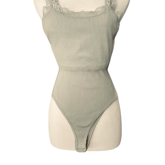 Hippie Rose Lace Trim Bodysuit NWT Size S NWT - Picture 1 of 8